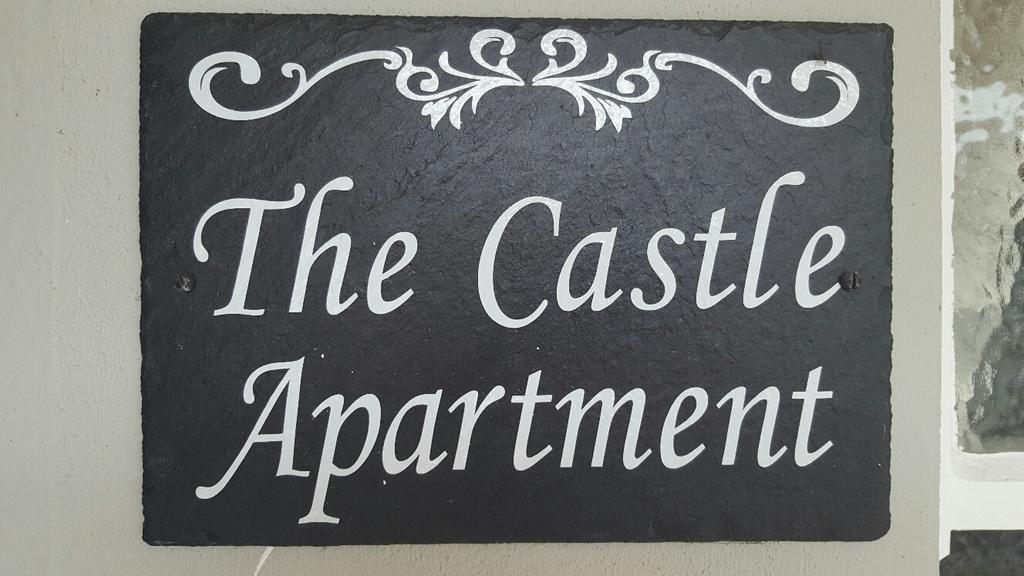 The Castle Apartment Странгфорд Екстериор снимка
